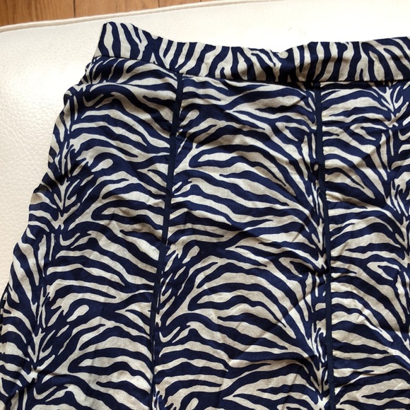 Coldwater Creek navy/tan a-line skirt - Picture 2 of 9